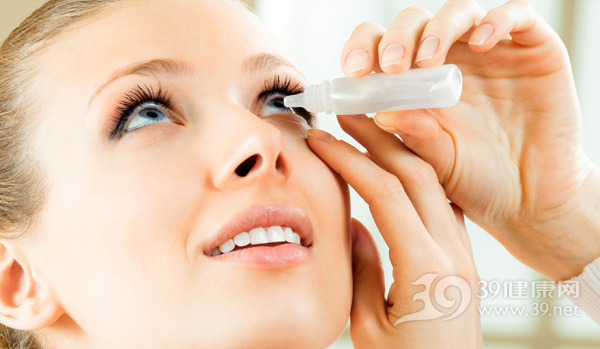 青年-女-眼睛-眼药水_14937192_xl.jpg