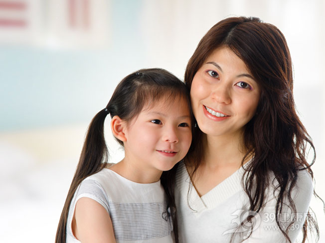 孩子-女-母亲-亲子-拥抱_18494773_xxl.jpg